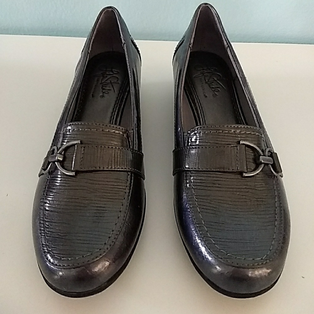 NWOT Life Stride Shoes